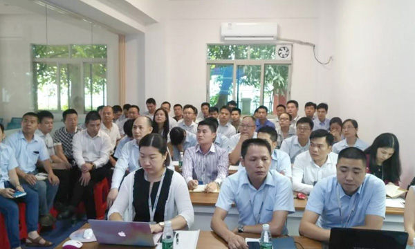 聚焦指标，全力以赴——2018年瓦力游戏年中会议圆满进行